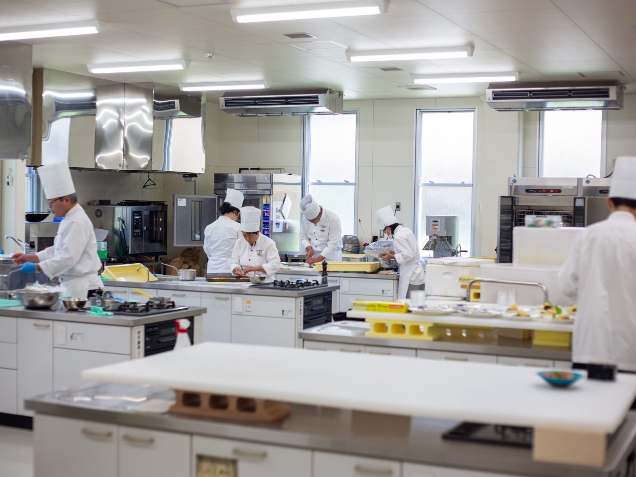 職業訓練短期大学校の教室で学ぶ生徒たち（次世代育成）